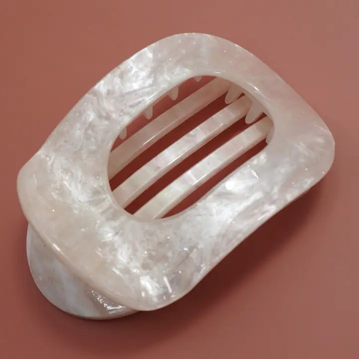 White claw clip on a pink background